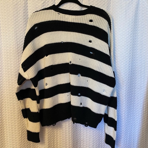 Distressed sweater - Picture 2 of 4